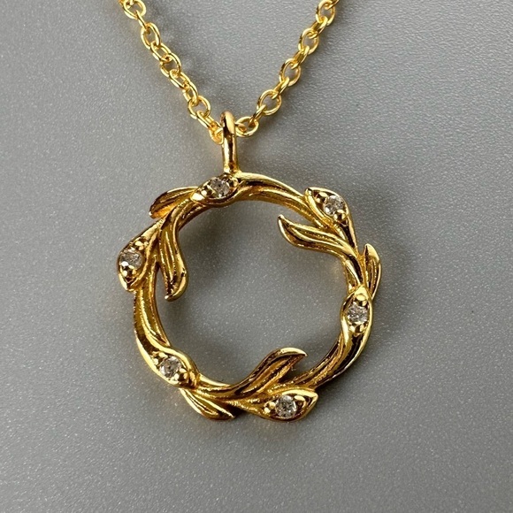 14k Gold Sterling Silver Round Wreath Pedant Necklace - Picture 14 of 17